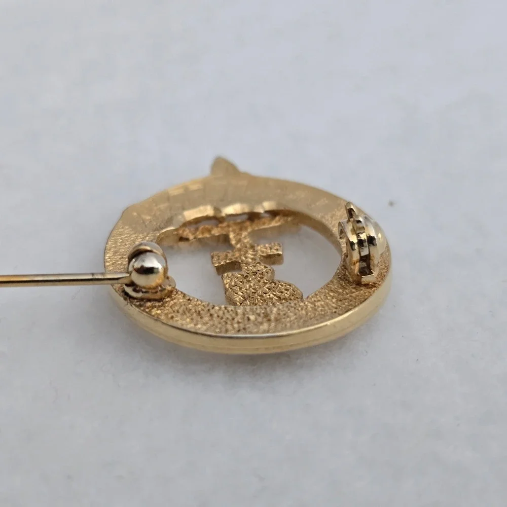 Clan MacLellan Pin Brooch Crest Badge Celtic Scottish Think On Motto Gold Tone